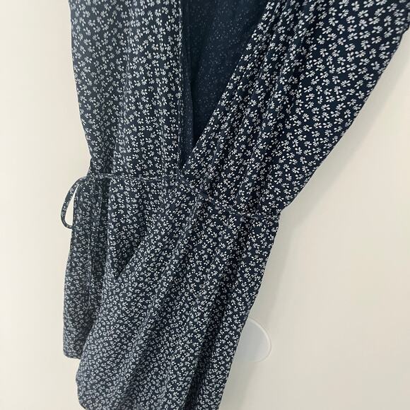 Brandy Melville Blue & White Floral Print Wrap Mini Dress Size Small - Picture 4 of 6